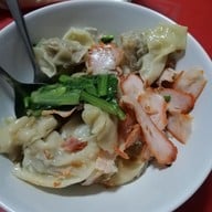 ราชาบะหมี่ เกี๊ยวปูหมูแดงอบน้ำผึ้ง