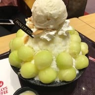 Hollys Coffee the street รัชดา