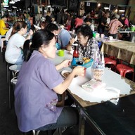 บรรยากาศ เจ้จิ๋ม กระเพาะปลาตลาดบางรัก