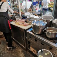 บรรยากาศ โจ๊กข้าวหอมนิล เชฟแมว ตลาดอยู่สะอาด