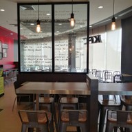 บรรยากาศ KFC โลตัสเวียงสระ