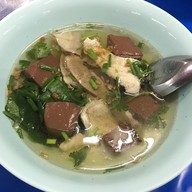 ก๋วยเตี๋ยว ต้มเลือดหมู หน้าวัดพลับ