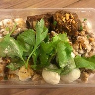 เจ้าจุก ข้าวหมูทอด(ข้าวห่อ 35 บาท) เตาปูน