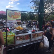 หน้าร้าน ป้าใหญ่ลูกชิ้นบัตรคิว