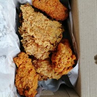 เมนูของร้าน KFC โลตัสเวียงสระ