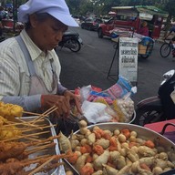 ป้าใหญ่ลูกชิ้นบัตรคิว