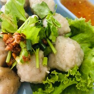 เมนูของร้าน นายลี้ ก๋วยเตี๋ยวลูกชิ้นเต้าหู้ (แคะ)