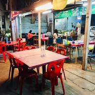 บรรยากาศ ร้านอาหารรอรัก