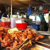 บรรยากาศ ฟารีดา ข้าวเหนียว ไก่ทอด