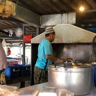 บรรยากาศ ฟารีดา ข้าวเหนียว ไก่ทอด