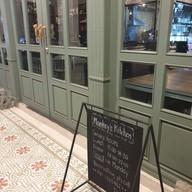 หน้าร้าน Monkey's Kitchen