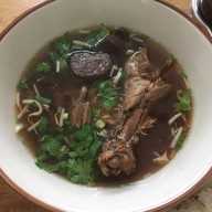 ก๋วยเตี๋ยวเป็ดตุ๋น เจ้าเก่าหนองมน