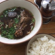 ก๋วยเตี๋ยวเป็ดตุ๋น เจ้าเก่าหนองมน