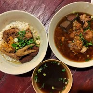 เมนูของร้าน ข้าวต้มรถแดง (ข้าวต้มทรงเครื่อง)