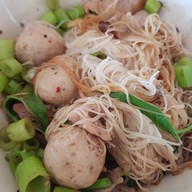 ก๋วยเตี๋ยวเรือสายรุ้ง