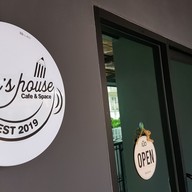 หน้าร้าน Jim's house cafe& space Soi Ekkachai 130