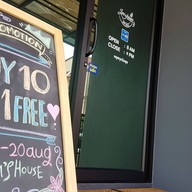 หน้าร้าน Jim's house cafe& space Soi Ekkachai 130