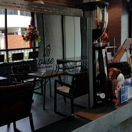 บรรยากาศ Jim's house cafe& space Soi Ekkachai 130