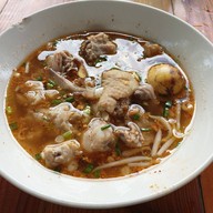 เมนูของร้าน ก๋วยเตี๋ยวเรือตาเท้ง วัดบางคล้า