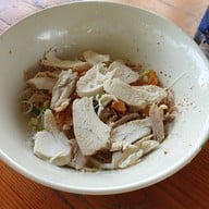 เมนูของร้าน ก๋วยเตี๋ยวเรือตาเท้ง วัดบางคล้า