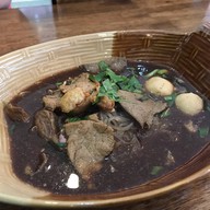 ก๋วยเตี๋ยวเรือเน้นเครื่อง ซอยหลังแขวงสาขา1