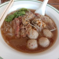 เมนูของร้าน เพิ่มพูน ก๋วยเตี๋ยวหมูตุ๋น เนื้อตุ๋น