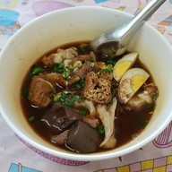 เมนูของร้าน ก๋วยจั๊บกำลังภายใน (เจ้าเก่าจากซอยเซนหลุยส์)