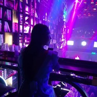 บรรยากาศ The Library Phuket Library holding