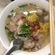 เมนูของร้าน ก๋วยเตี๋ยวเอ็นหมู หางหมู หน้าเซี่ยงตึ๊ง