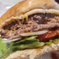 เมนูของร้าน Greedy Cow Burger SEATAC International Airport