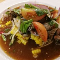 เมนูของร้าน ยำมาดาม ย้ำว่าแซ่บ และอาหารตามสั่ง