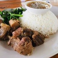ก๋วยเตี๋ยวต้มยำร้านเจ๊น้อย หน้าวัง42