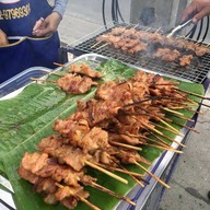 หมูปิ้งจิ้มแจ่ว ( ข้างปั้ม )