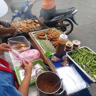 หมูปิ้งจิ้มแจ่ว ( ข้างปั้ม )