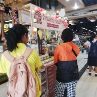 เครปนั่นน๊า ถ.แจ้งสนิท มีที่เดียวเท่านั้น