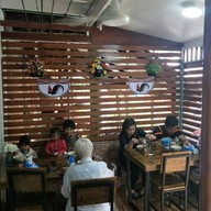 บรรยากาศ ก๋วยเตี๋ยวโบราณ กา.ไก่ ตลาดเก่าบ้านสุด