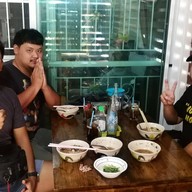 บรรยากาศ ก๋วยเตี๋ยวโบราณ กา.ไก่ ตลาดเก่าบ้านสุด