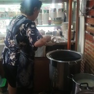 บรรยากาศ ก๋วยเตี๋ยวโบราณ กา.ไก่ ตลาดเก่าบ้านสุด