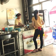 บรรยากาศ ข้าวซอยป้าหล้า