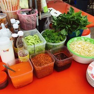 บรรยากาศ เตี๋ยว โกเด้ง-โฮเด้งหน้าโลตัลหมอดิษฐ์ทับมา หน้าโลตัสเอ็กซ์เพรส สาขาตลาดหมอดิษฐ์ ระยอง