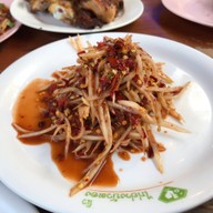 นิว ไก่ย่างบัวตอง 2 สามแยกวิเชียรบุรี