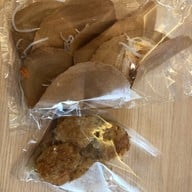 ขนมเบื้องหน้าวัดสันป่าข่อย