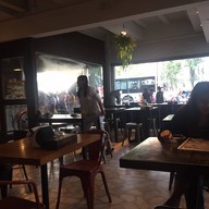 บรรยากาศ ก๋วยเตี๋ยวต้มยำสามล้อสูตรโบราณ