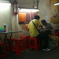 ก๋วยเตี๋ยวเกี๊ยวฟรี ท่าพระจันทร์