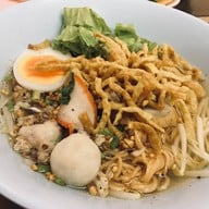 หมูแดงแสงทอง (สุทธิสาร) สนามบินน้ำ