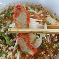 ก๋วยเตี๋ยวเกี๊ยวฟรี ท่าพระจันทร์