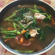 เมนูของร้าน เจ้าเงาะตำแหลกกะเพราถาด