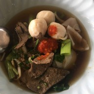 ร้านก๋วยเตี๋ยวหมูเลียงเจ๊แก หนองบัว จันทบุรี