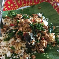 เมนูของร้าน เจ้าเงาะตำแหลกกะเพราถาด