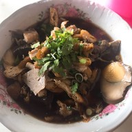 เมนูของร้าน ก๋วยจั๊บโบราณ ตลาดเก่าจันทบูร